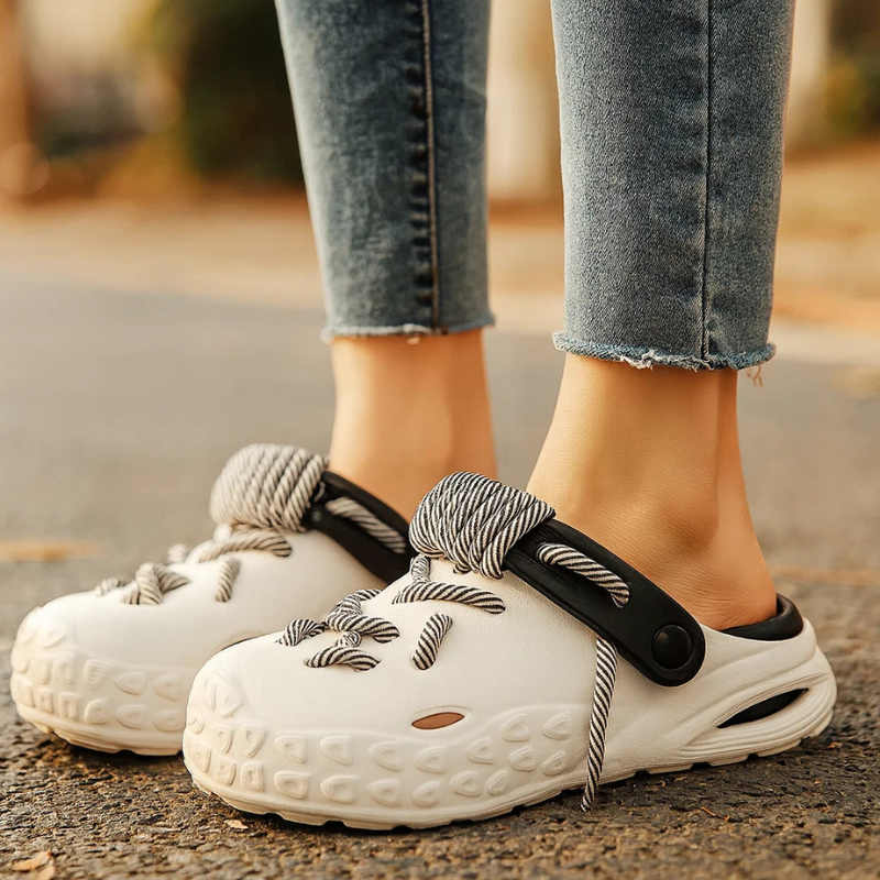 Echo Laced Clogs - Female